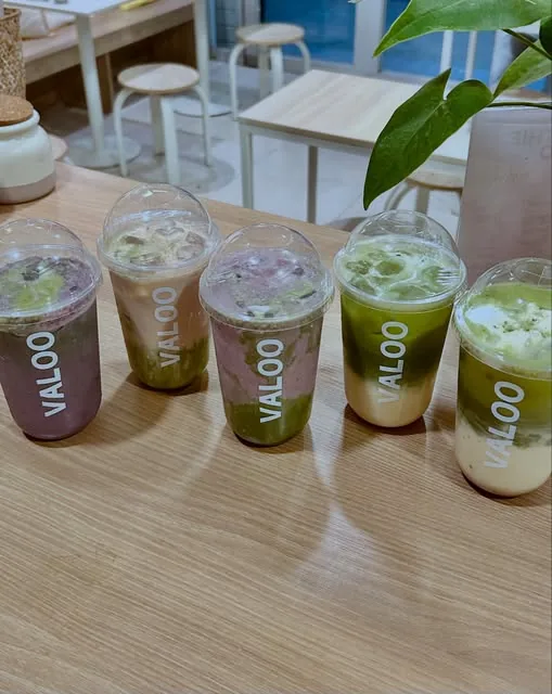 Matchas de colores en vasos Valoo